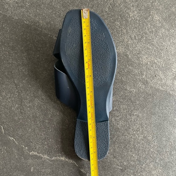 🦋 Mila Paoli Navy Sandals (7) - Picture 3 of 5